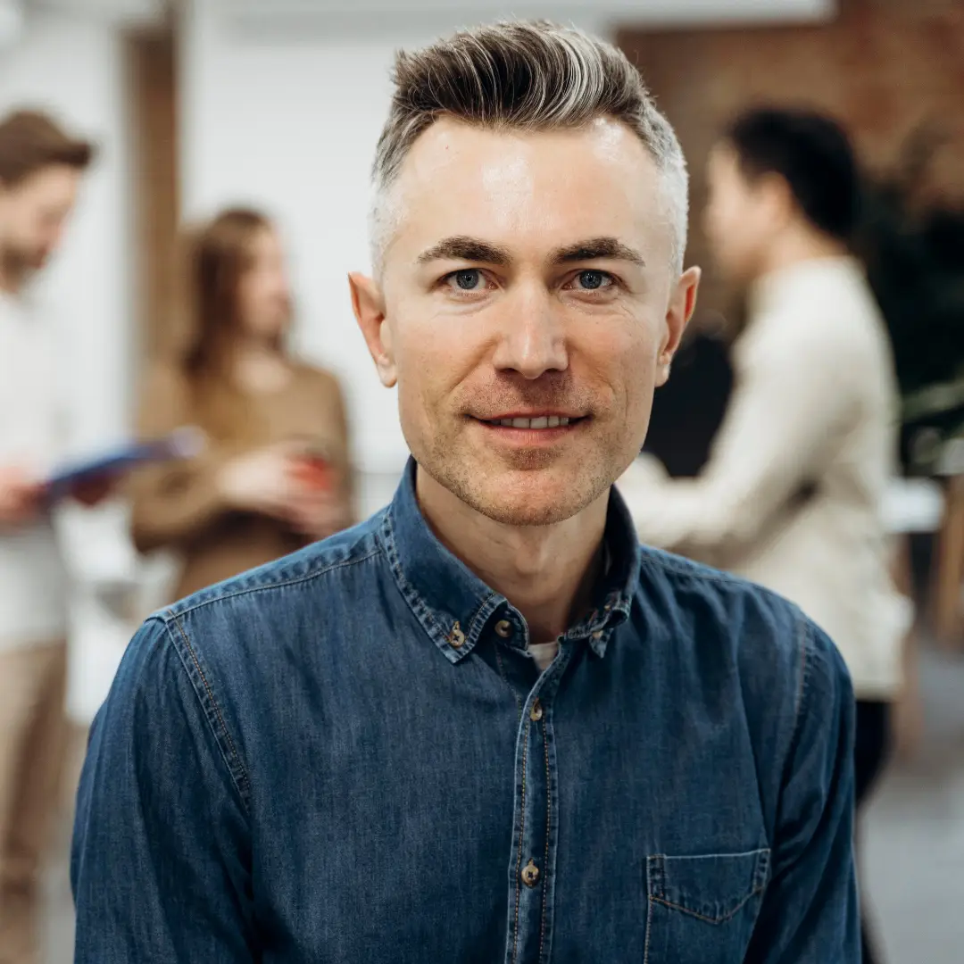 Portrait de Laurent, gérant d'agence, partageant son avis sur l'état des lieux à Laeken.